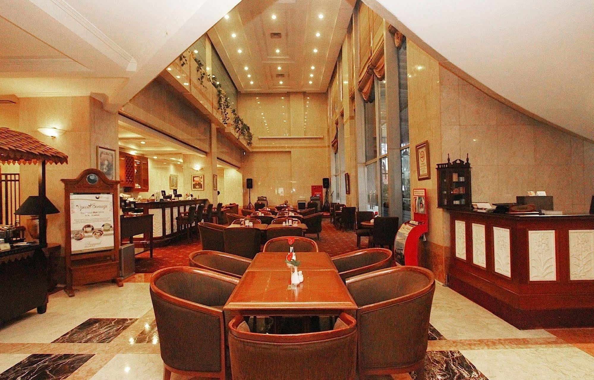 Hotel Bidakara Jakarta Eksteriør billede